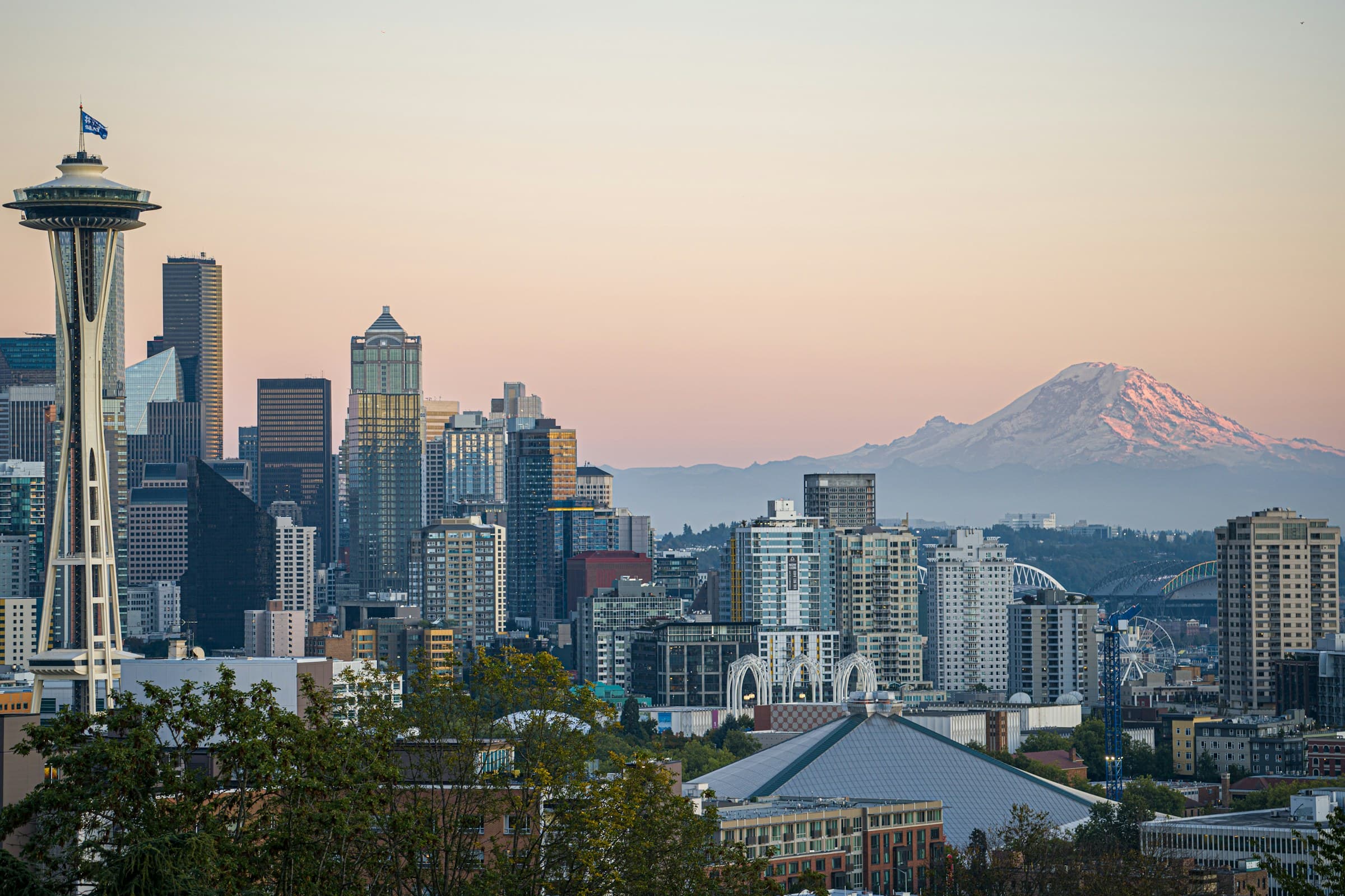Seattle skyline and Mount Rainier on a clear day